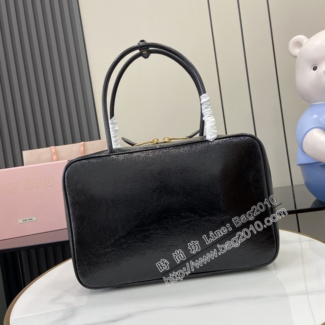 MIU MIU專櫃繆繆最新款公事包小牛皮手提包 jh2884型號：5BB117